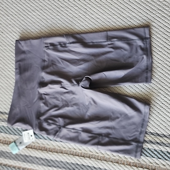 New High rise Pocket bike short - Picture 11 of 11